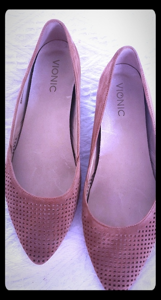Vionic Posey Leather Flat